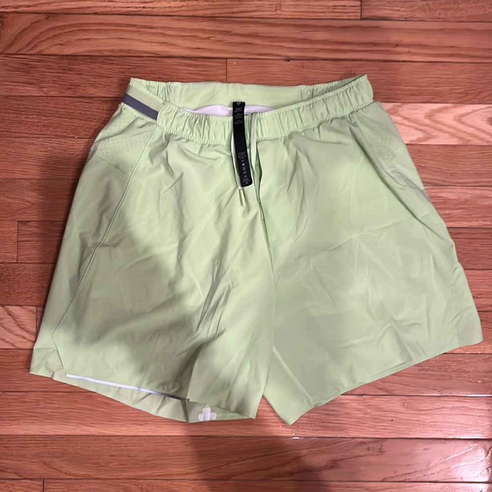 Lululemon Men Medium lime Green Short with Liner